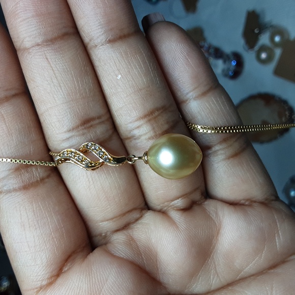 Jewelry - PRICE IS FIRM. 925 Golden South sea pearl Pendant And Chain.